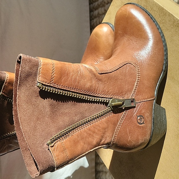 Boots - Picture 2 of 6